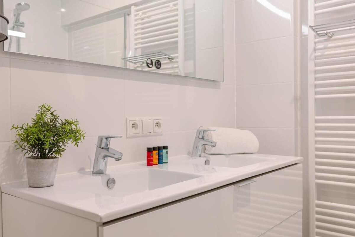 Huswell - Comfortable 2 Bedroom Apartment With Sea-View 克诺克－海斯特 外观 照片